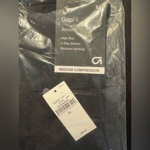 GAP Black High-Rise Performance Leggings